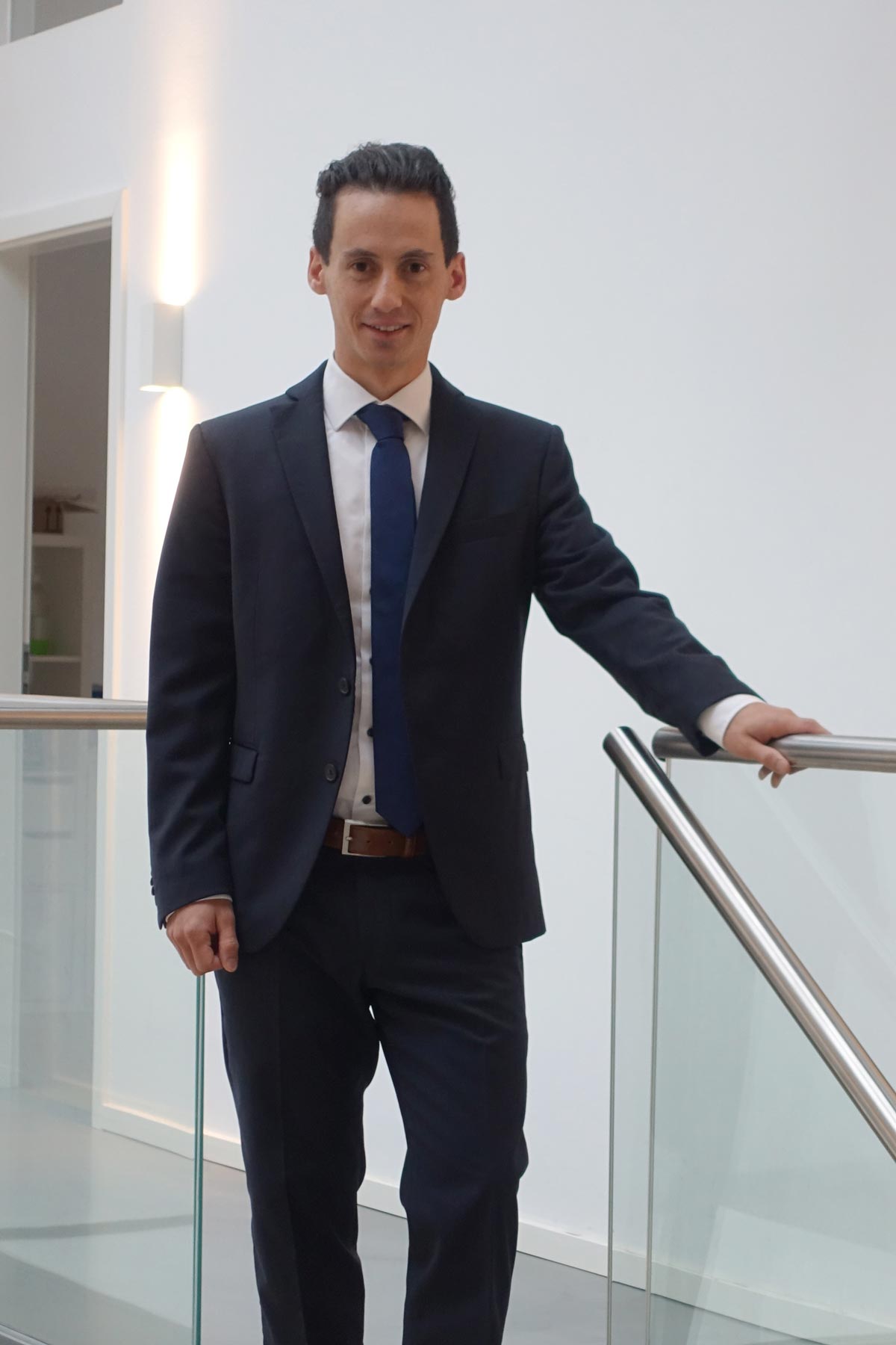 Dr. Peter Ayvaz